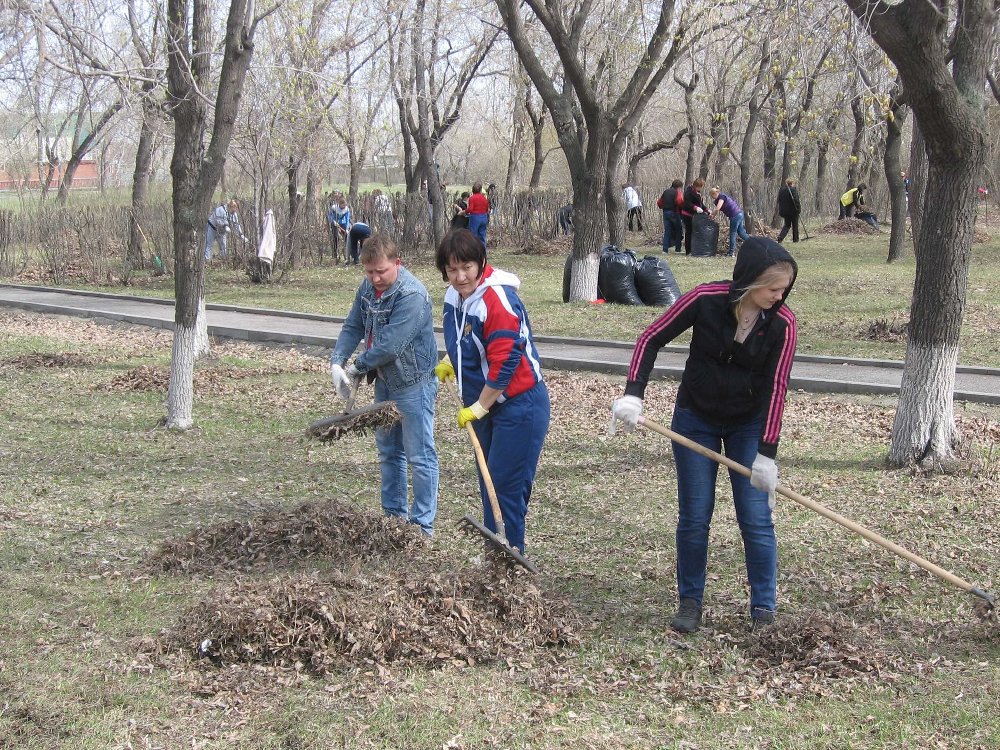 Сотрудники УСЗН приняли участие в традиционном весеннем субботнике