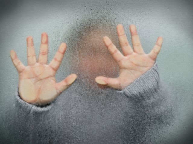 Бросила на улице, а сама уехала...